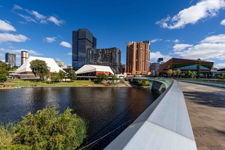 Adelaide-city-on-the-banks-of-the-River-Torrens